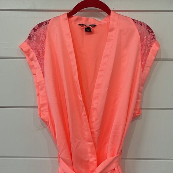 Victoria’s Secret Lightweight Satin Robe - Picture 3 of 13